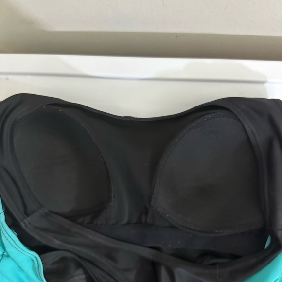 Speedo sz sm 1 piece swimsuit in black with aqua accent. Very nice suit - Picture 8 of 12